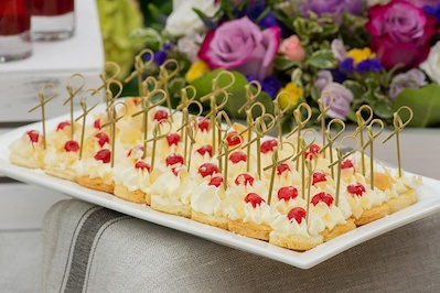 Канапе на заказ с доставкой